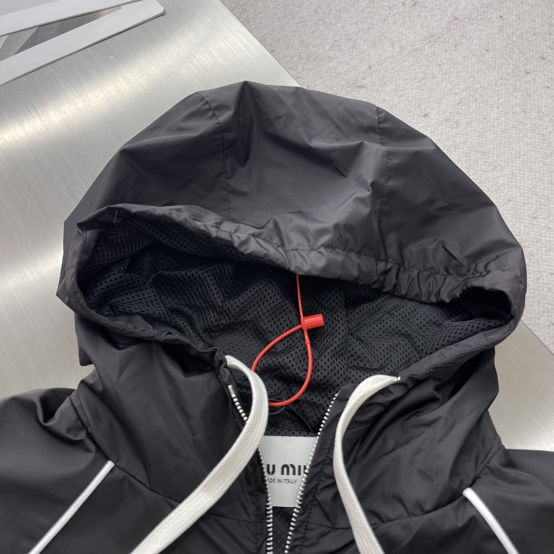 MiuMiu Zip Cap Jacket: Elegant, Comfortable, and Stylish Design with Precise Craftsmanship - 图片 3