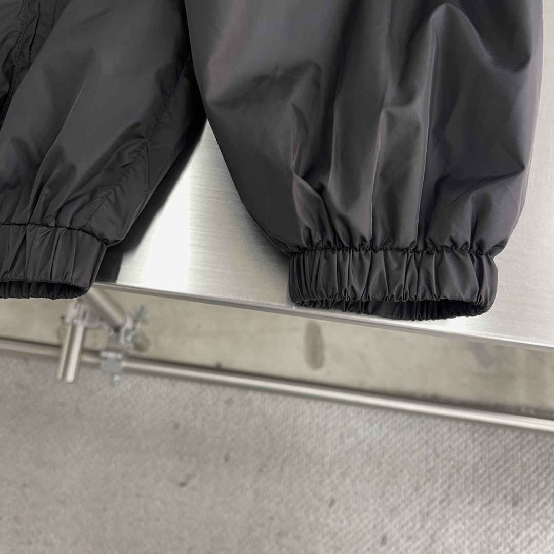 MiuMiu Zip Cap Jacket: Elegant, Comfortable, and Stylish Design with Precise Craftsmanship - 图片 5