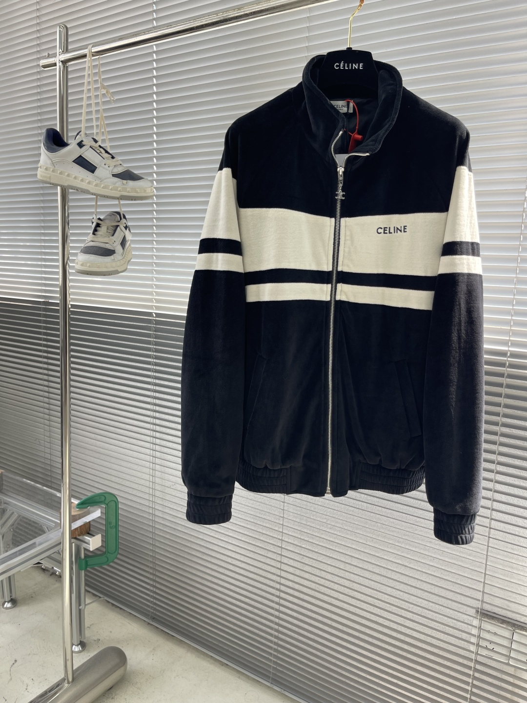 -Celin 凯旋门刺绣夹克定制绮梦双面缎料 细腻柔滑 仿佛轻抚过初晨的露珠 舒适贴肤 标志性CELIN