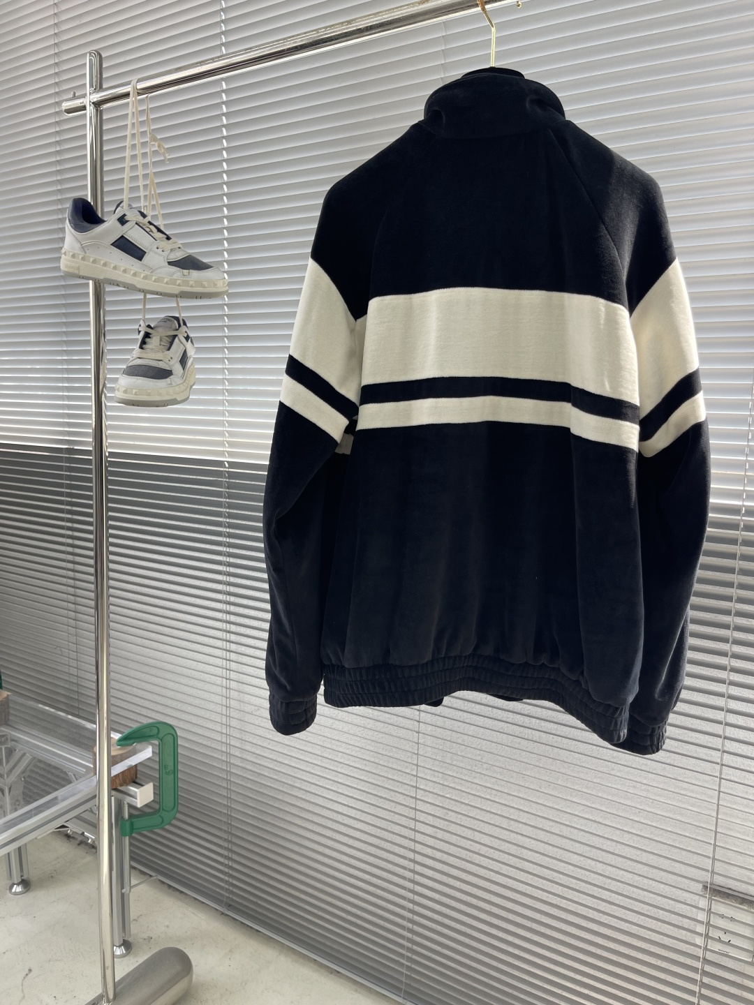 -Celin 凯旋门刺绣夹克定制绮梦双面缎料 细腻柔滑 仿佛轻抚过初晨的露珠 舒适贴肤 标志性CELIN