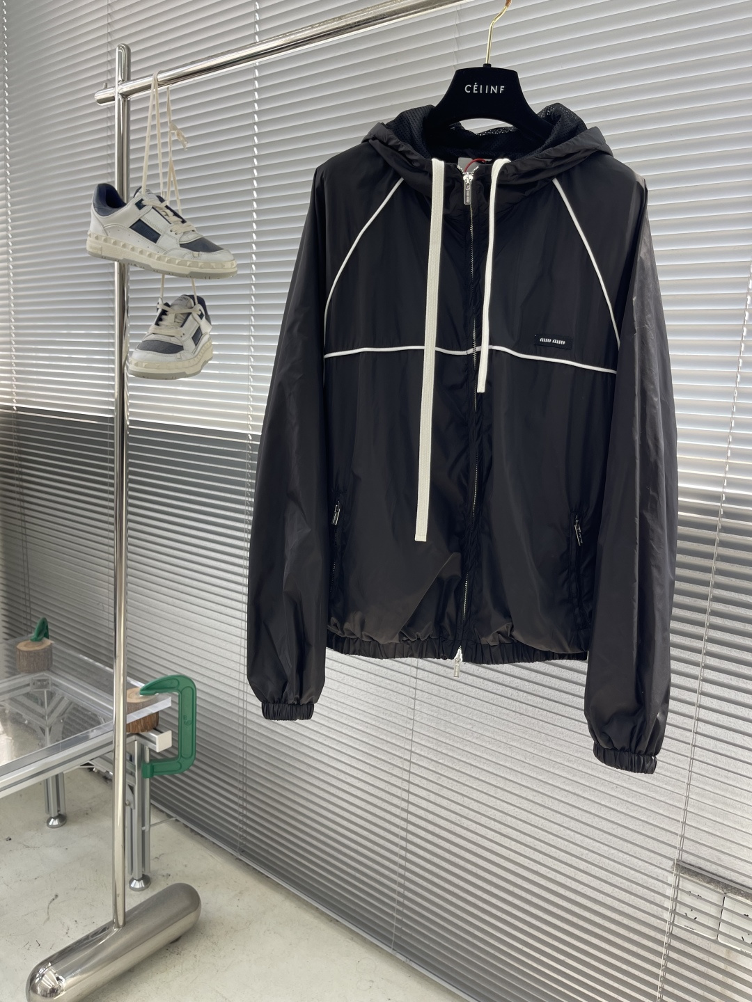 MiuMiu Zip Cap Jacket: Elegant, Comfortable, and Stylish Design with Precise Craftsmanship - 图片 1