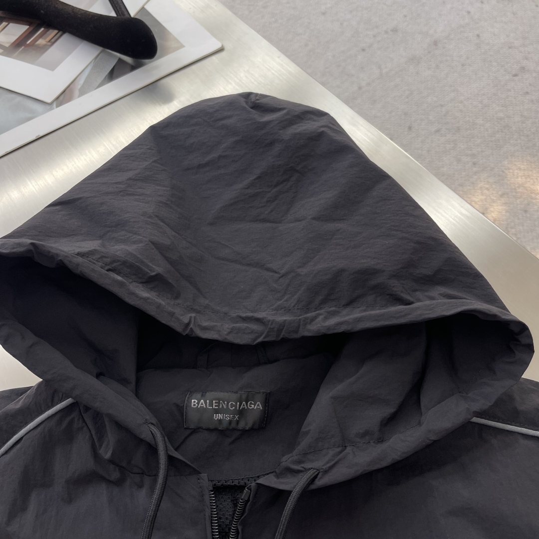 Balenciaga 25SS Hooded Sports Jacket: Waterproof, Precision Embroidery, Bird-Eye Cotton Lining. - 图片 3