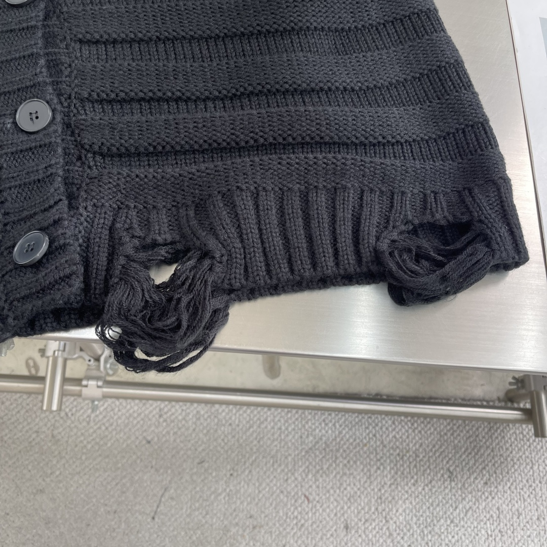 Title: “Innovative Wool and Barbed Wire Blend for Magella Style: Balancing Fabric Properties for 3D Destruction Design” - 图片 7