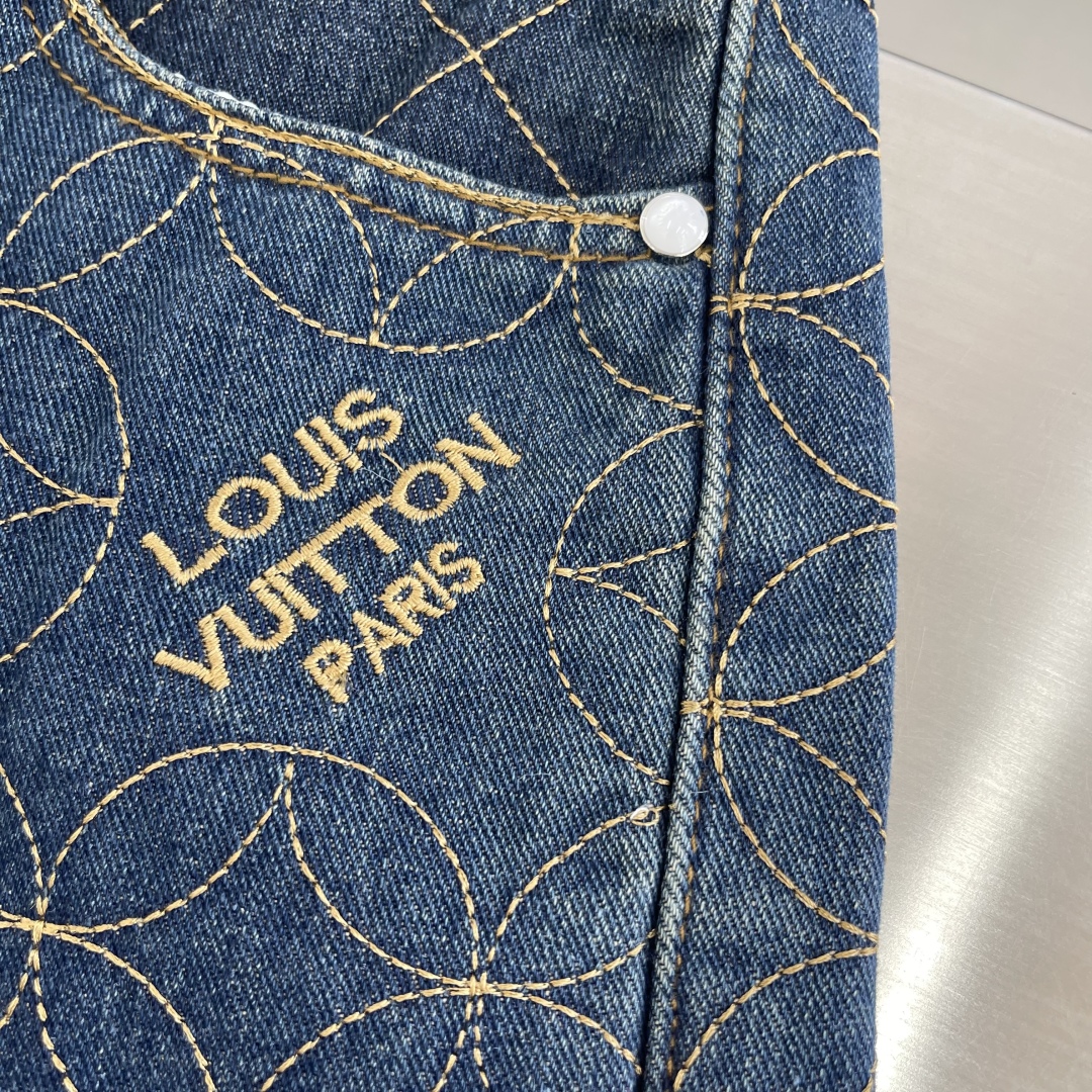 Louis Vuitton 2025 Dandy Monogram Denim Shorts 6 cmp i1753408942729 810 0 3