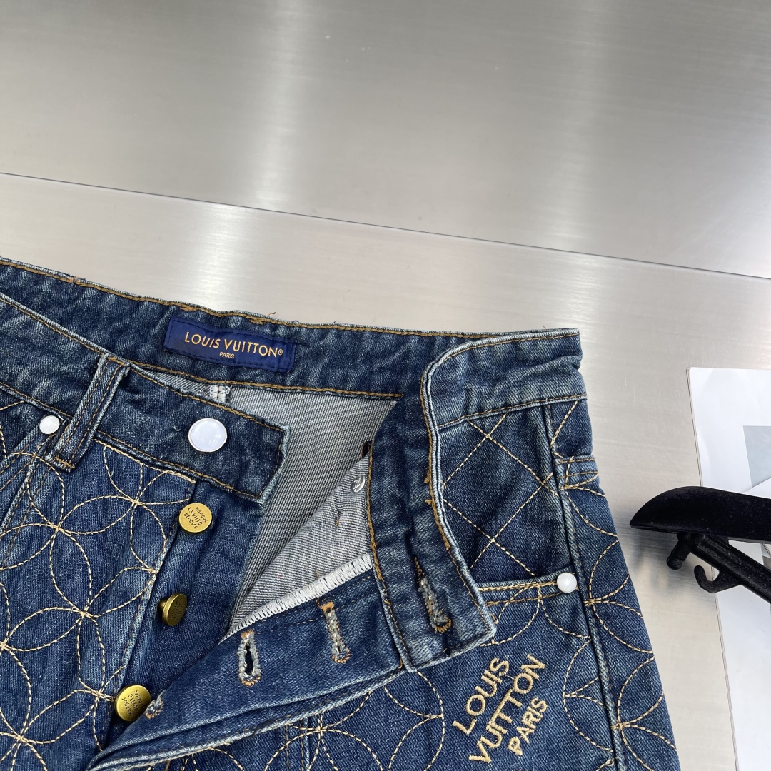 Louis Vuitton 2025 Dandy Monogram Denim Shorts 5 cmp i1753408942747 8739 0 2