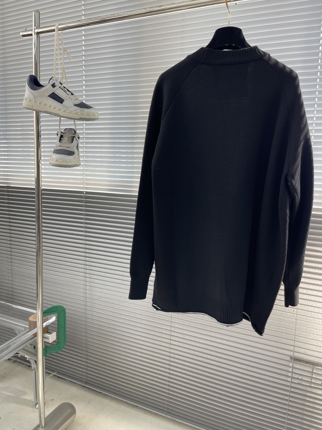 

-GVC 锁扣开衫 毛料采用70羊毛30腈纶 一公斤羊毛费用高达3位数 上身舒适柔软 垂感十足
12