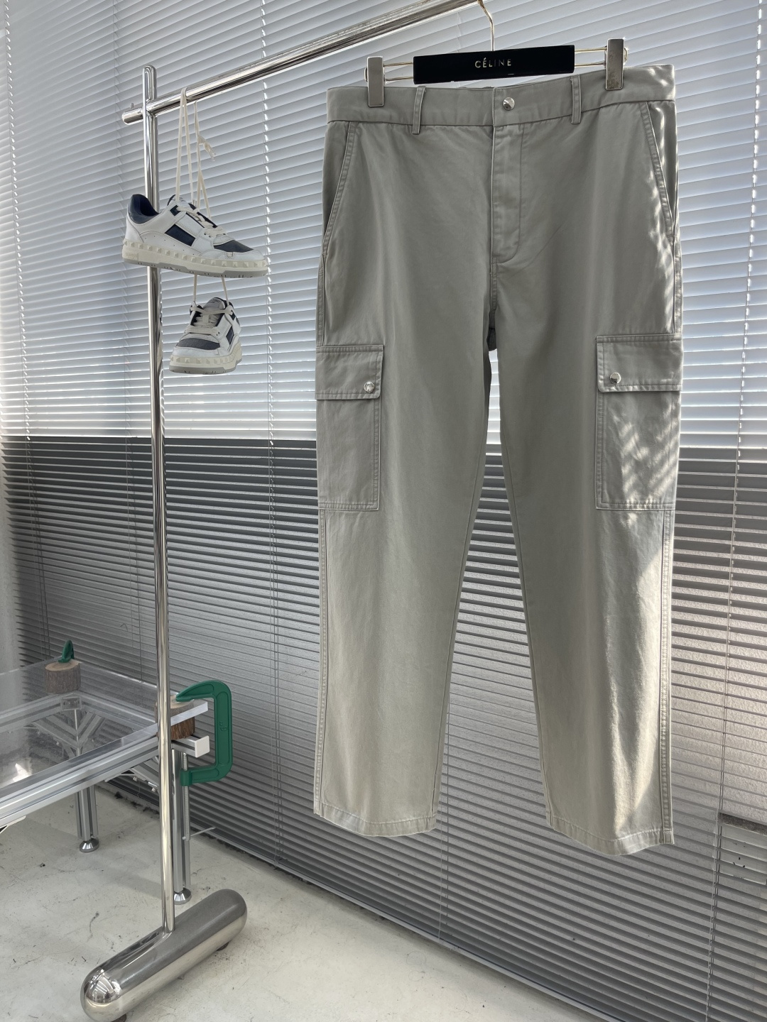 NO:743536,The highest version on the market, the girl will inspect the goods, trim the three marks on the threads, and deliver the goods. You can send pictures and take videos. If you want quality or service, please add me on WeChat. We will not accept urgent orders. -BBR Gabadian Overalls  This model is carefully made of worsted cotton gabardine fabric, with side slip pockets, snap-button side flap patch pockets, snap-button flap back pockets, embroidered BBR letter logo on the back, slanted trousers ears on the back, same color cursive style, very novel and unique style, highly recommended!  Size 44 46 48 50 52 54 Pants length 98 100 102 104 106 108 Waist 8084889296100 Hips 102 106 110 114 118 122, Burberry - Clothing,19860909市面最高版本小妹验货、修剪线头上三标、发货可发图及拍视频,要品质要服务的加我微信,不接急单. -BBR 嘎巴甸工装裤 这款选用精纺棉质嘎巴甸面料精心打造,侧插袋,按扣式侧边翻盖贴袋,按扣式翻盖后袋,后侧饰有BBR字母刺绣标识,后侧饰有斜式裤睇耳,同色系草书风格,款式非常新颖独特,强烈推荐！ 码数44 46 48 50 52 54 裤长98 100 102 104 106 108 腰围8084889296100 臀围 102 106 110 114 118 122,博柏利-服装,,Women's clothing