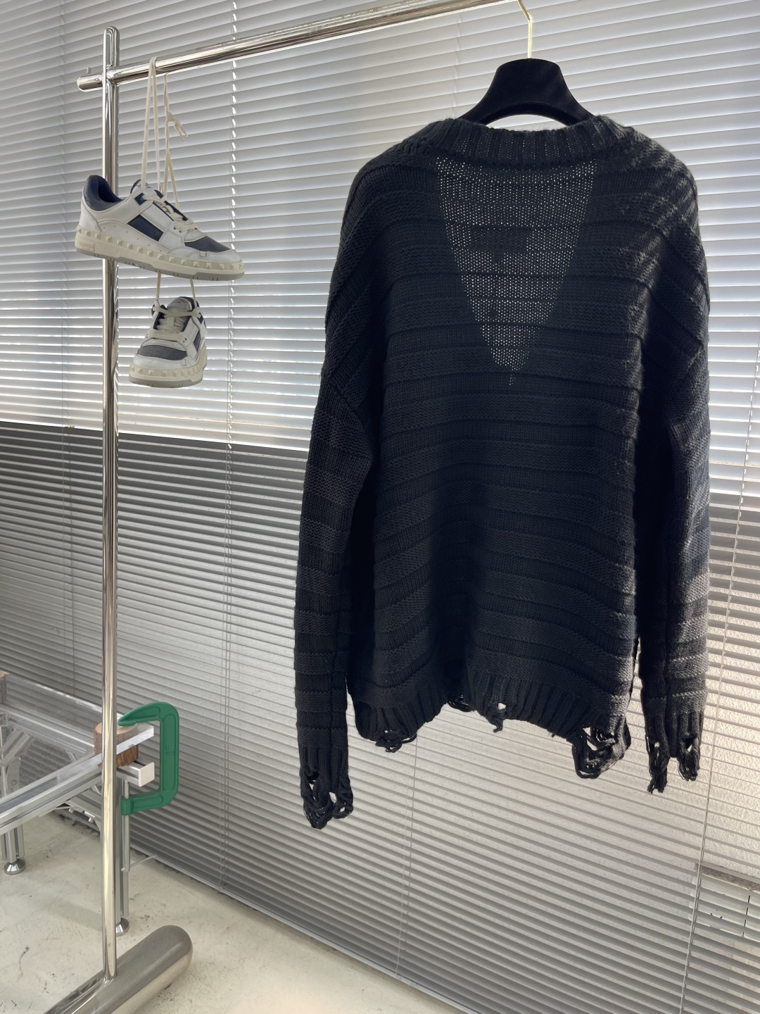 Title: “Innovative Wool and Barbed Wire Blend for Magella Style: Balancing Fabric Properties for 3D Destruction Design” - 图片 8