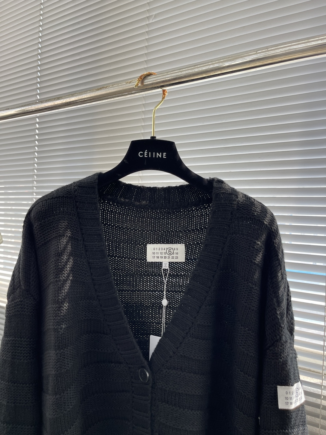 Title: “Innovative Wool and Barbed Wire Blend for Magella Style: Balancing Fabric Properties for 3D Destruction Design” - 图片 2