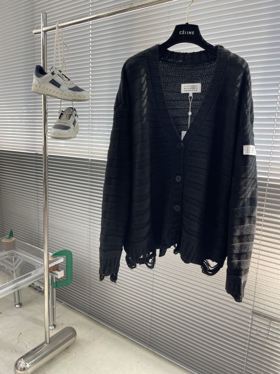 Title: “Innovative Wool and Barbed Wire Blend for Magella Style: Balancing Fabric Properties for 3D Destruction Design”