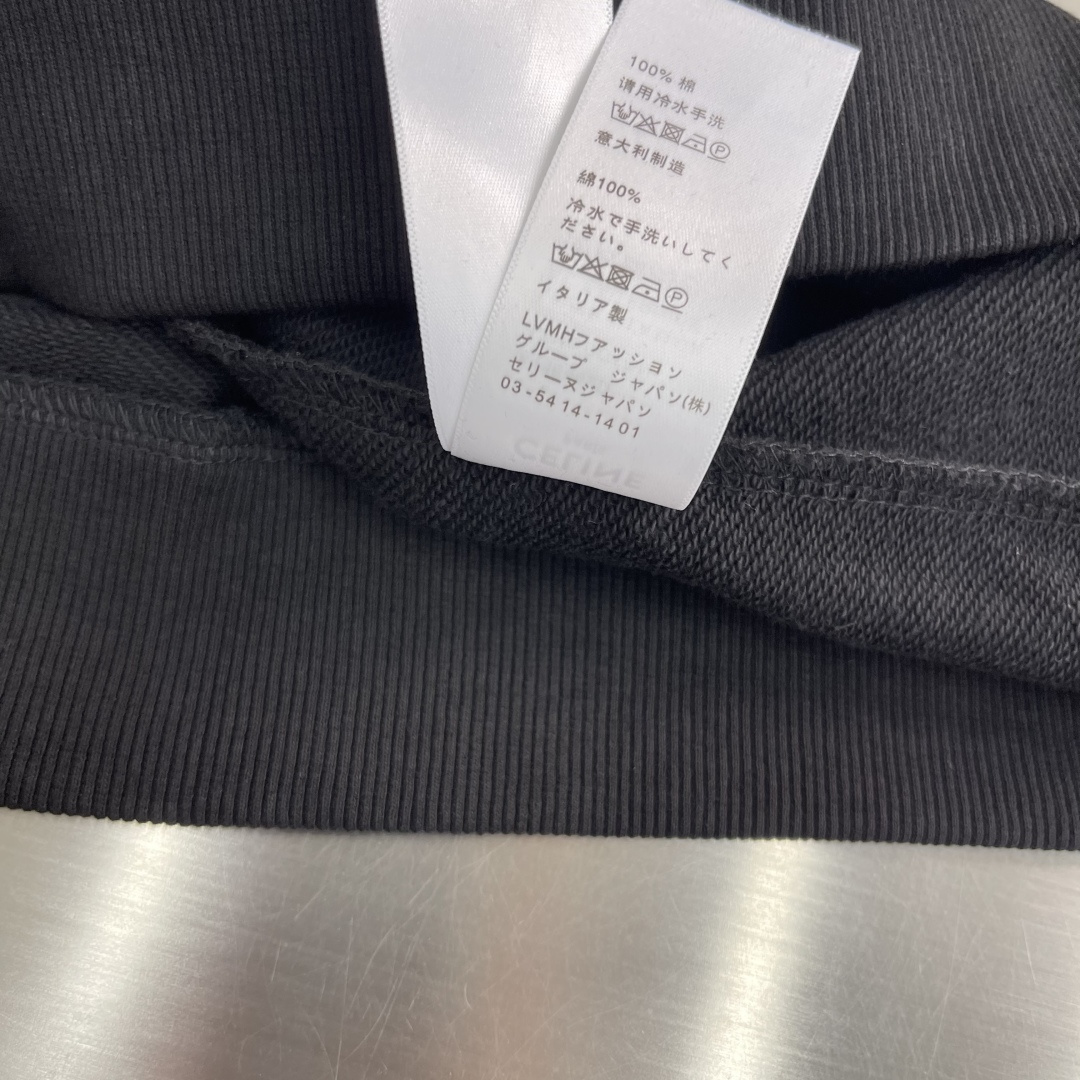 -CELIN 凯旋门刺绣卫衣采用380克纯棉双股毛圈，螺纹搭配2*2双纱螺纹。面料新疆棉定织。刺绣采用3