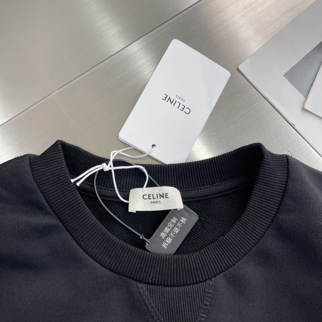 -CELIN 凯旋门刺绣卫衣采用380克纯棉双股毛圈，螺纹搭配2*2双纱螺纹。面料新疆棉定织。刺绣采用3