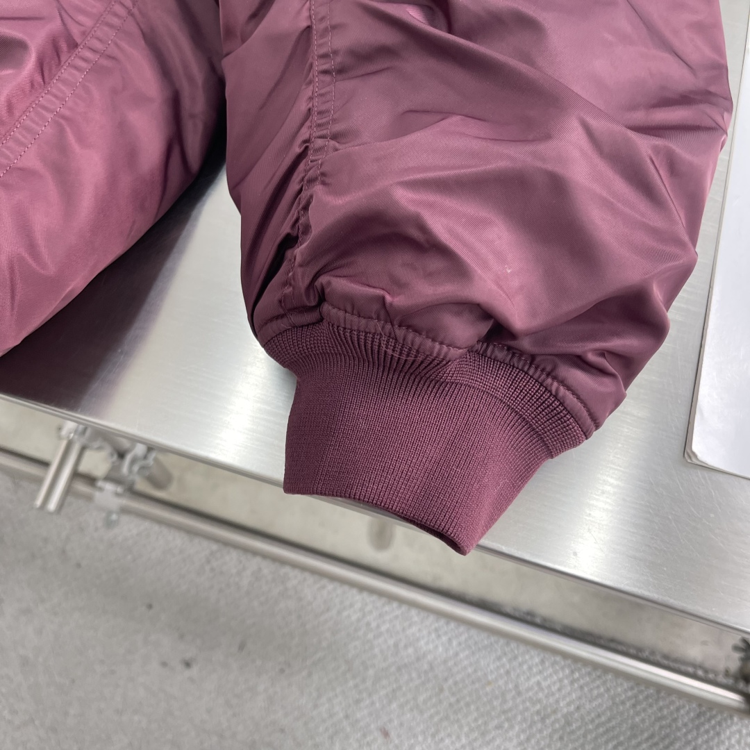 P355

-Balenciag       25ss新款秋季系列 长袖拉链开合棉服 男女同款 宽松版型  高版本
码数：39.40.41.42.
衣长	73	74	75	76	
胸围	148 152 156 160
肩宽    63.9 65.1 66.3 67.5	
袖长	62	63	64	65