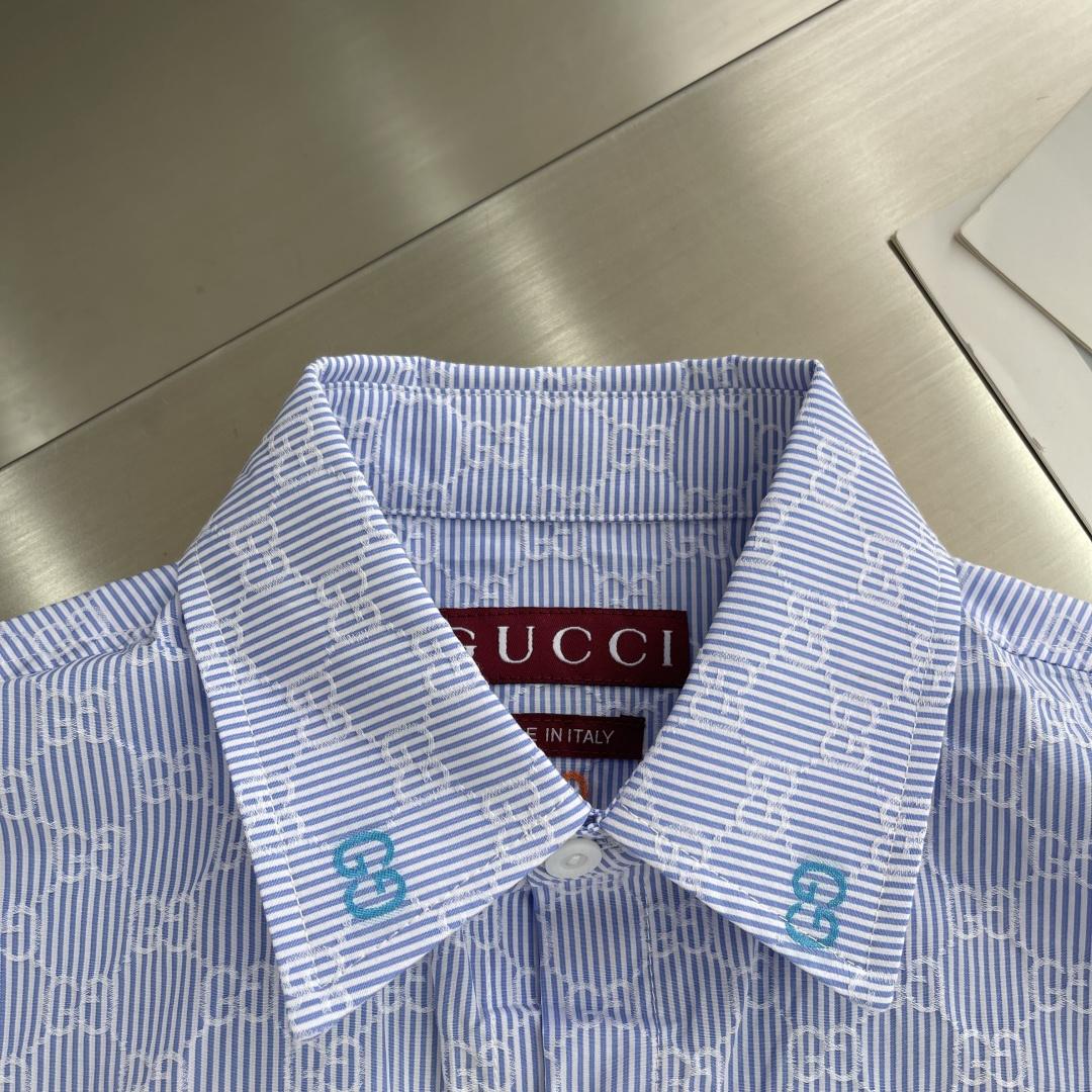 New GUCCI 25ss Shirt: Light Blue Stripes, Multi-Colored GG Details, Various Sizes Available - 图片 3