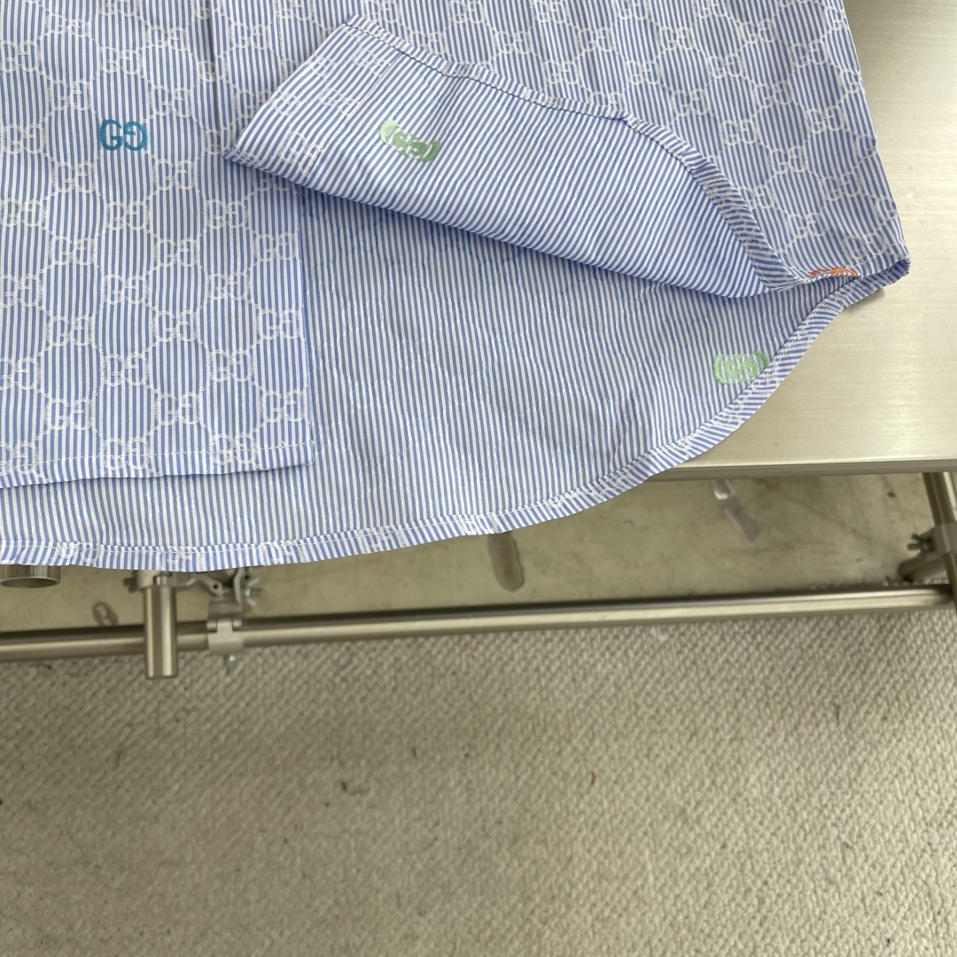 New GUCCI 25ss Shirt: Light Blue Stripes, Multi-Colored GG Details, Various Sizes Available - 图片 6