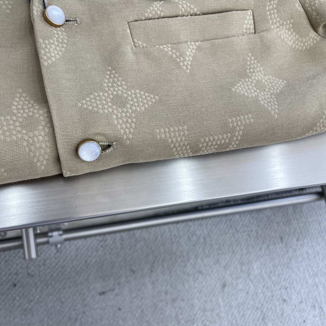 Louis Vuitton Safari Monogram Jacket - 25SS Cotton Button-Down Shirt 4 cmp i1753787583033 1065 0 1