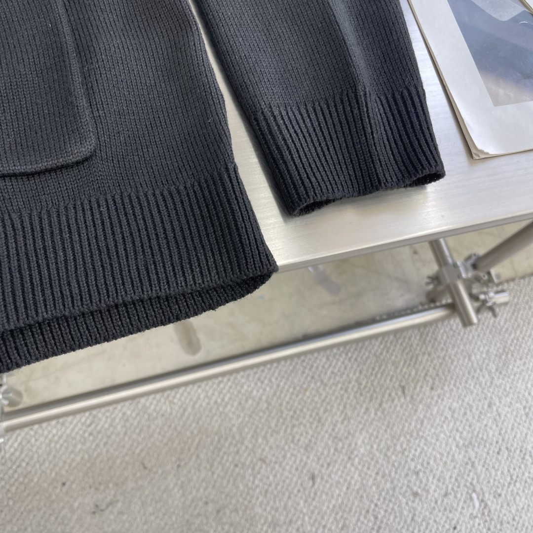 ACNE Studios Wool Coat with Butterfly Embroidery: Innovative Techniques and Precision Craftsmanship - 图片 5