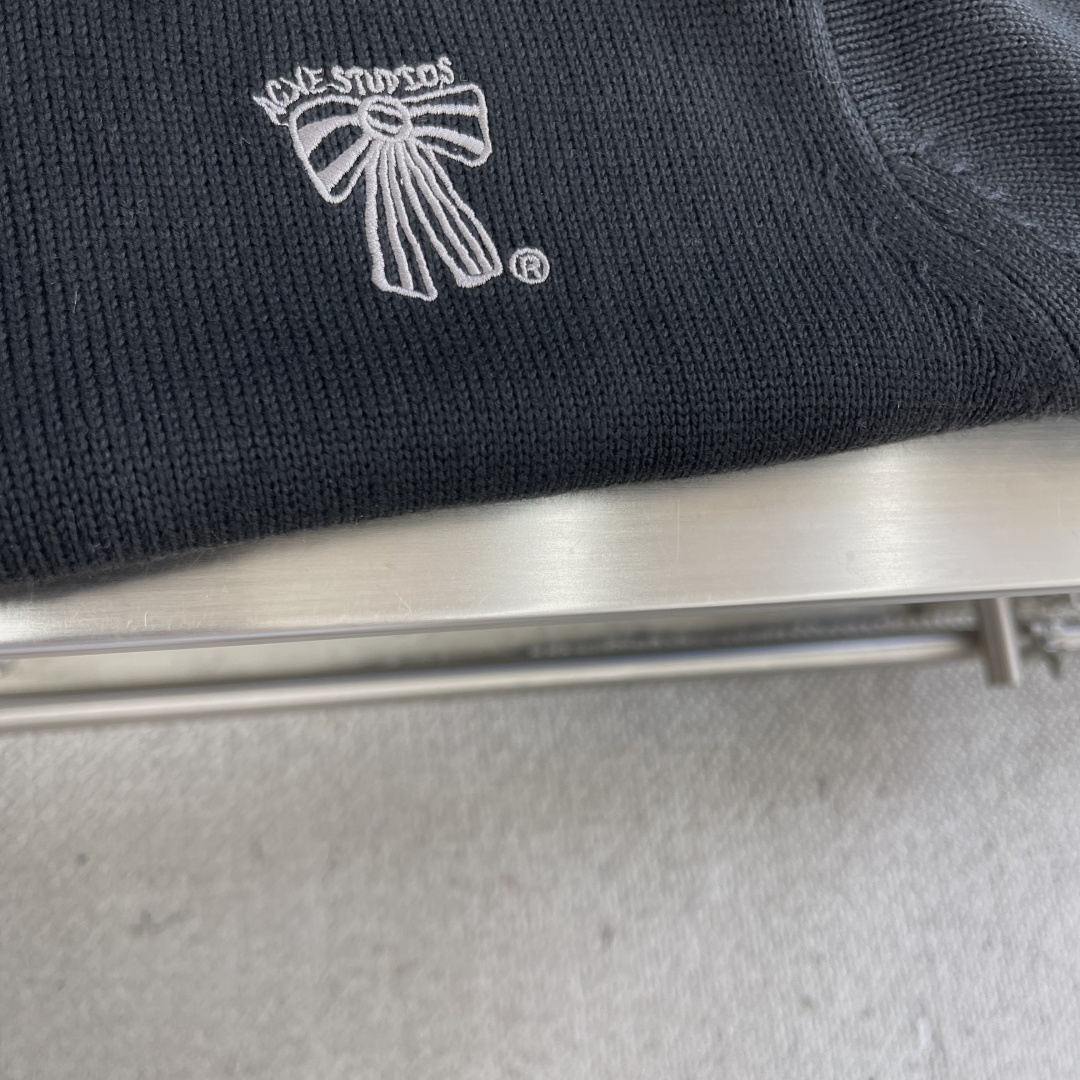 ACNE Studios Wool Coat with Butterfly Embroidery: Innovative Techniques and Precision Craftsmanship - 图片 4