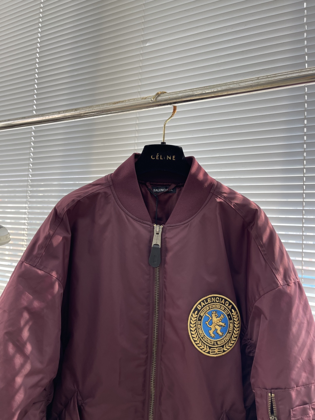 P355

-Balenciag       25ss新款秋季系列 长袖拉链开合棉服 男女同款 宽松版型  高版本
码数：39.40.41.42.
衣长	73	74	75	76	
胸围	148 152 156 160
肩宽    63.9 65.1 66.3 67.5	
袖长	62	63	64	65