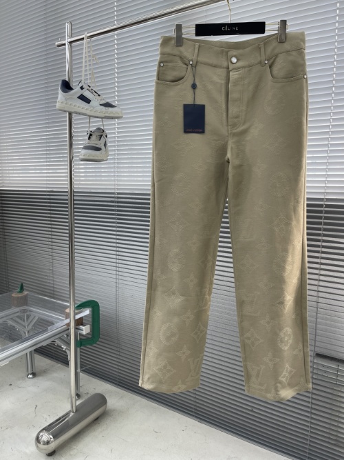 Louis Vuitton 2025 Spring/Summer Safari Monogram Cotton Skate Pants 1 Louis Vuitton 2025 Spring/Summer Safari Monogram Cotton Skate Pants