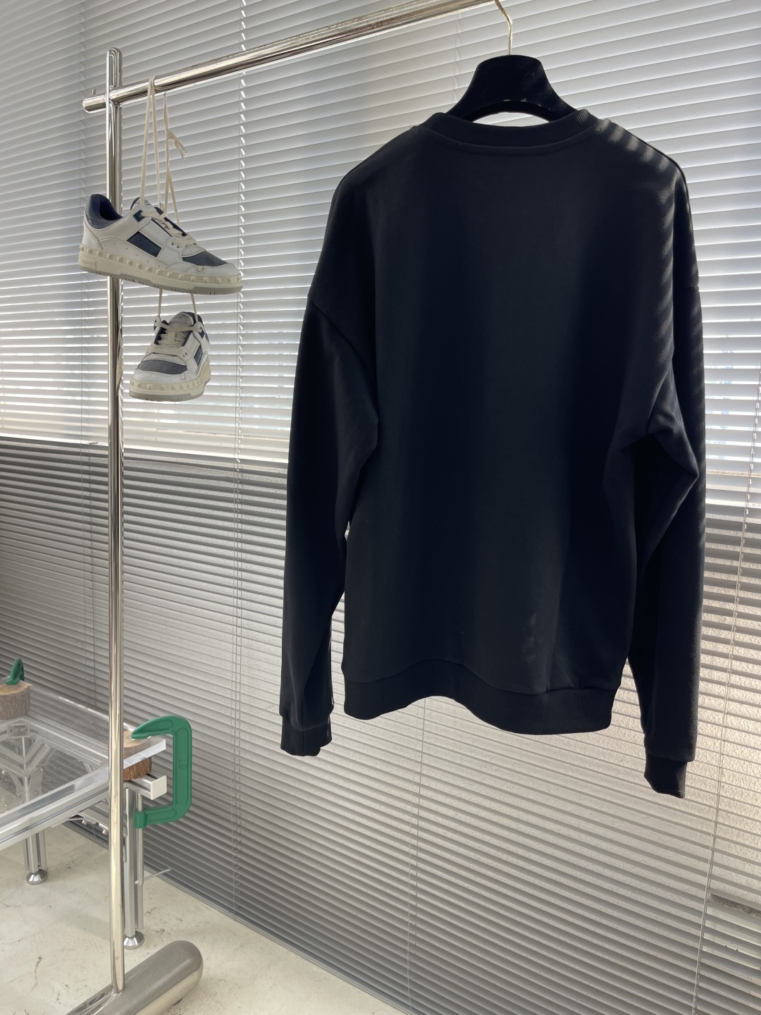 -CELIN 凯旋门刺绣卫衣采用380克纯棉双股毛圈，螺纹搭配2*2双纱螺纹。面料新疆棉定织。刺绣采用3