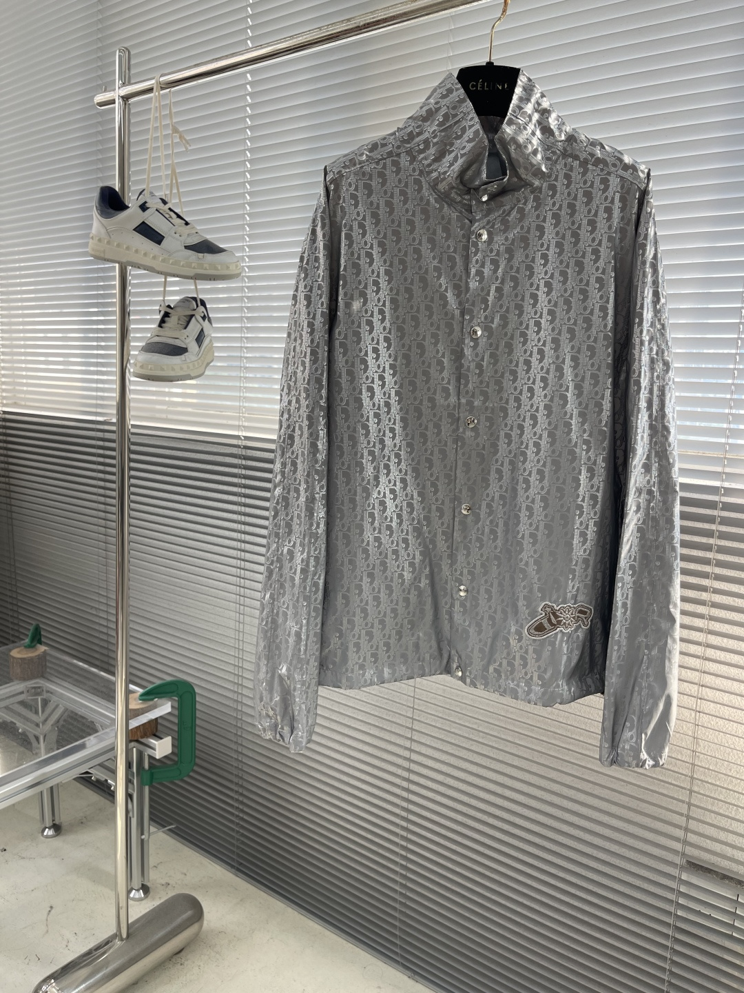 NO:743478,The highest version on the market, the girl inspects the goods, trims the three marks on the threads, and delivers pictures and videos. If you want quality and service, please add me on WeChat. We will not accept urgent orders. -Dio full-print stand-up collar jacket, all-over reflective printing technology, LEWIS HAMILTON, limited series. Embellished with reinterpretation of the DIO logo, drawstring hem and cuffs, customized accessories original development 11 restoration. Code number 46-48-50-52, length 7071.5 73  74.5 Bust 120124 128 132 Shoulder width 48505254, Dior-clothing, dior, dior, jackets & coats,19860909市面最高版本小妹验货、修剪线头上三标、发货可发图及拍视频,要品质要服务的加我微信,不接急单. -Dio满印立领外套,通体反光印花工艺,LEWIS HAMILTON,限定系列.点缀以重新诠释DIO标识,抽绳底边和袖口,定制辅料原版开发11还原. 码数46-48-50-52 衣长 7071.5 73 74.5 胸围120124 128 132 肩宽48505254,迪奥-服装,dior,dior,jackets & coats,,Women's clothing