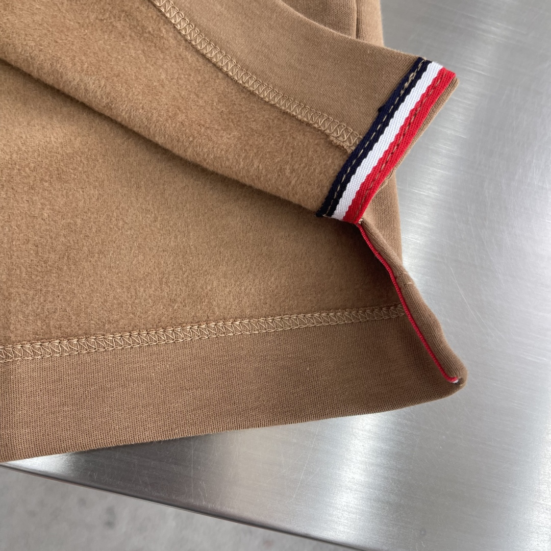 -mon 25秋冬打底衫 选用火焰绒面料 细腻柔软上身舒适简约 时尚适配商务、休闲等多种场合码数：48-