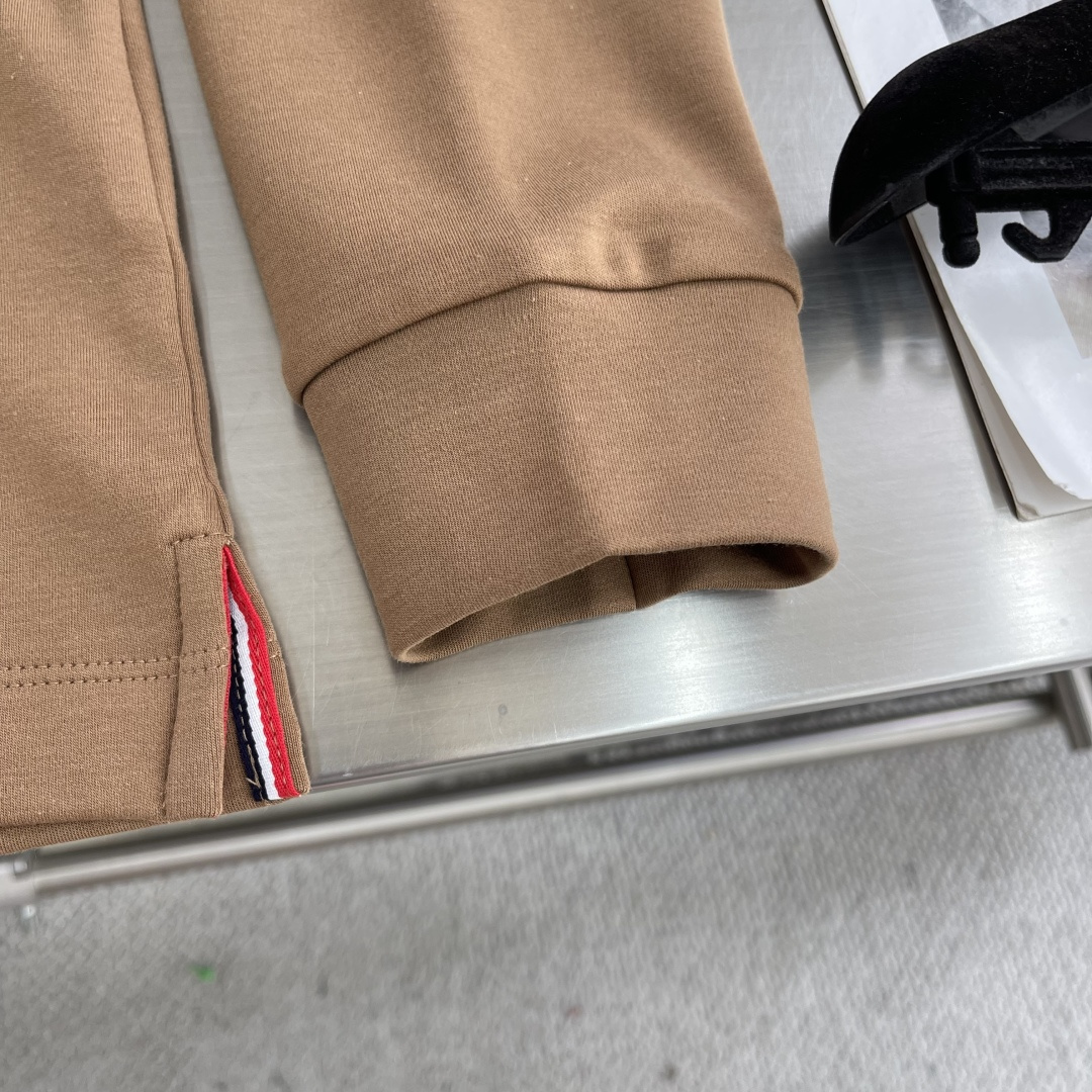 -mon 25秋冬打底衫 选用火焰绒面料 细腻柔软上身舒适简约 时尚适配商务、休闲等多种场合码数：48-