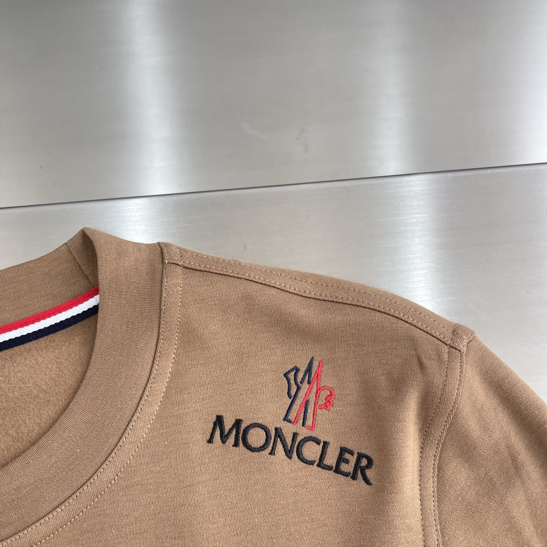 -mon 25秋冬打底衫 选用火焰绒面料 细腻柔软上身舒适简约 时尚适配商务、休闲等多种场合码数：48-