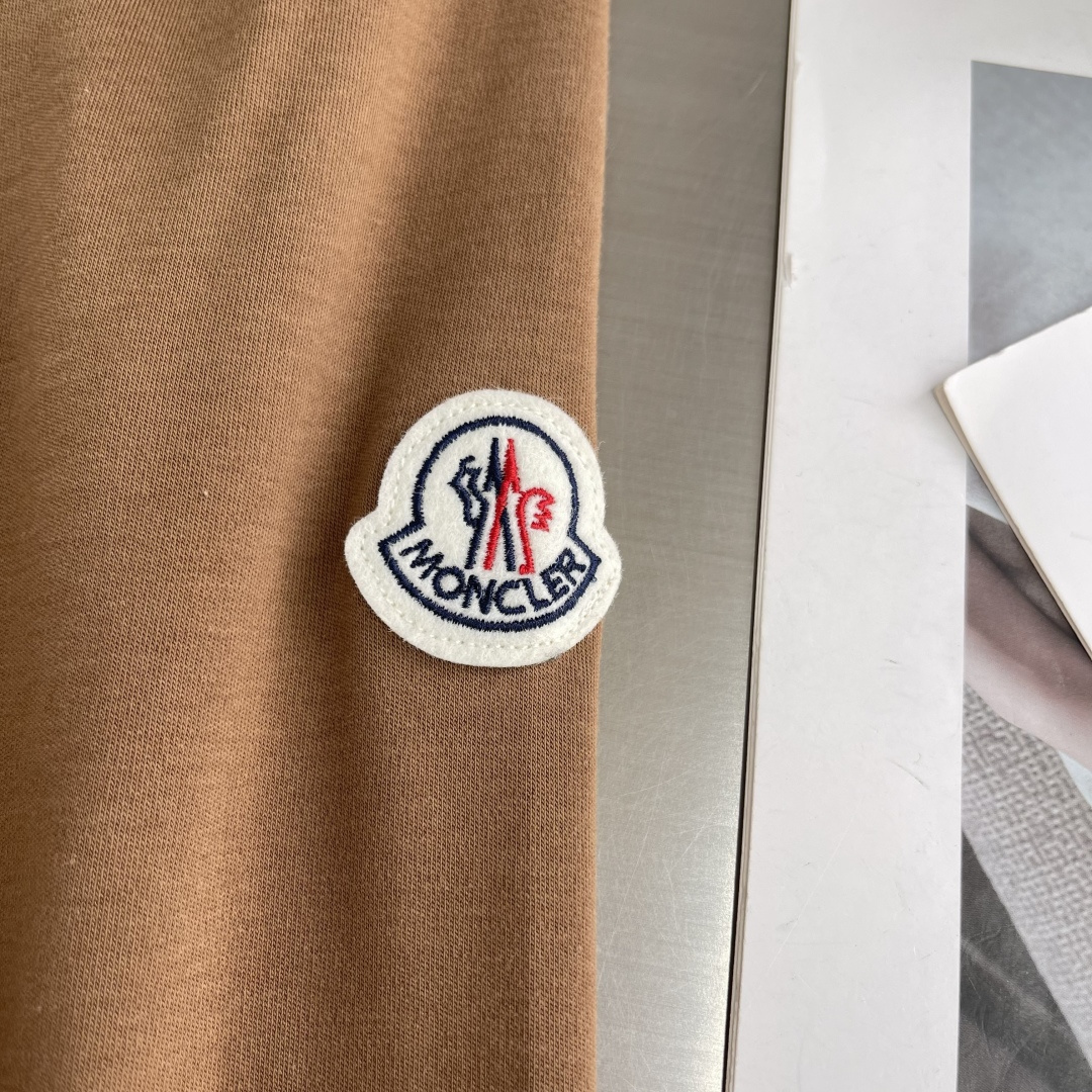 -mon 25秋冬打底衫 选用火焰绒面料 细腻柔软上身舒适简约 时尚适配商务、休闲等多种场合码数：48-