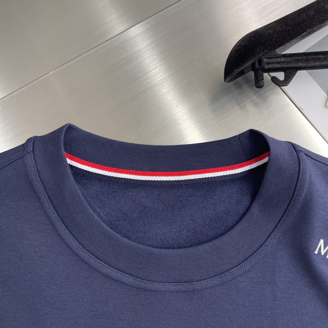 -mon 25秋冬打底衫 选用火焰绒面料 细腻柔软上身舒适简约 时尚适配商务、休闲等多种场合码数：48-