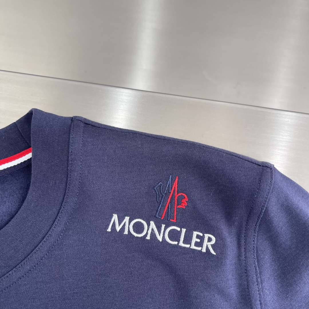 -mon 25秋冬打底衫 选用火焰绒面料 细腻柔软上身舒适简约 时尚适配商务、休闲等多种场合码数：48-