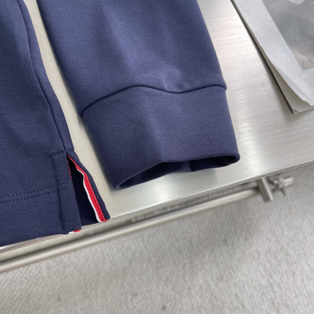 -mon 25秋冬打底衫 选用火焰绒面料 细腻柔软上身舒适简约 时尚适配商务、休闲等多种场合码数：48-