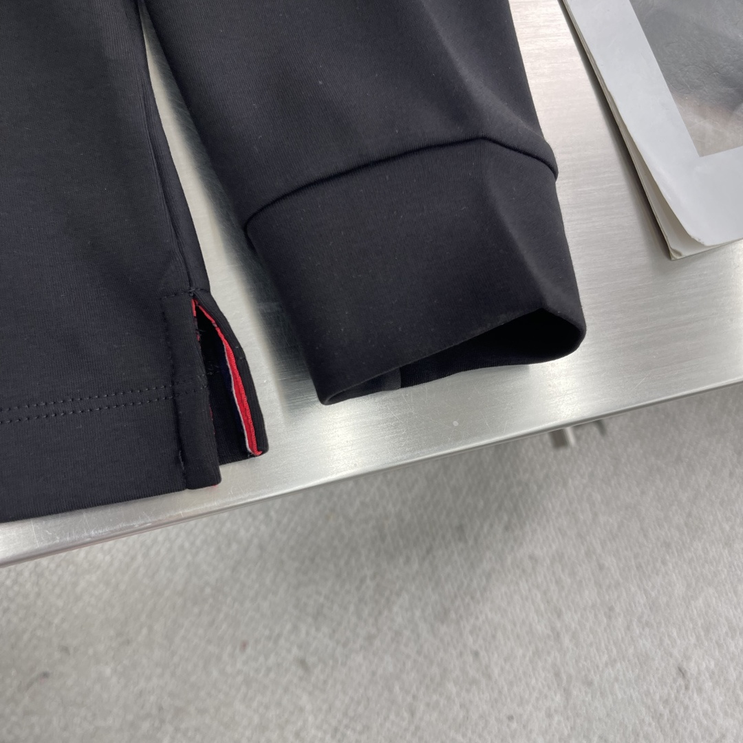 -mon 25秋冬打底衫 选用火焰绒面料 细腻柔软上身舒适简约 时尚适配商务、休闲等多种场合码数：48-