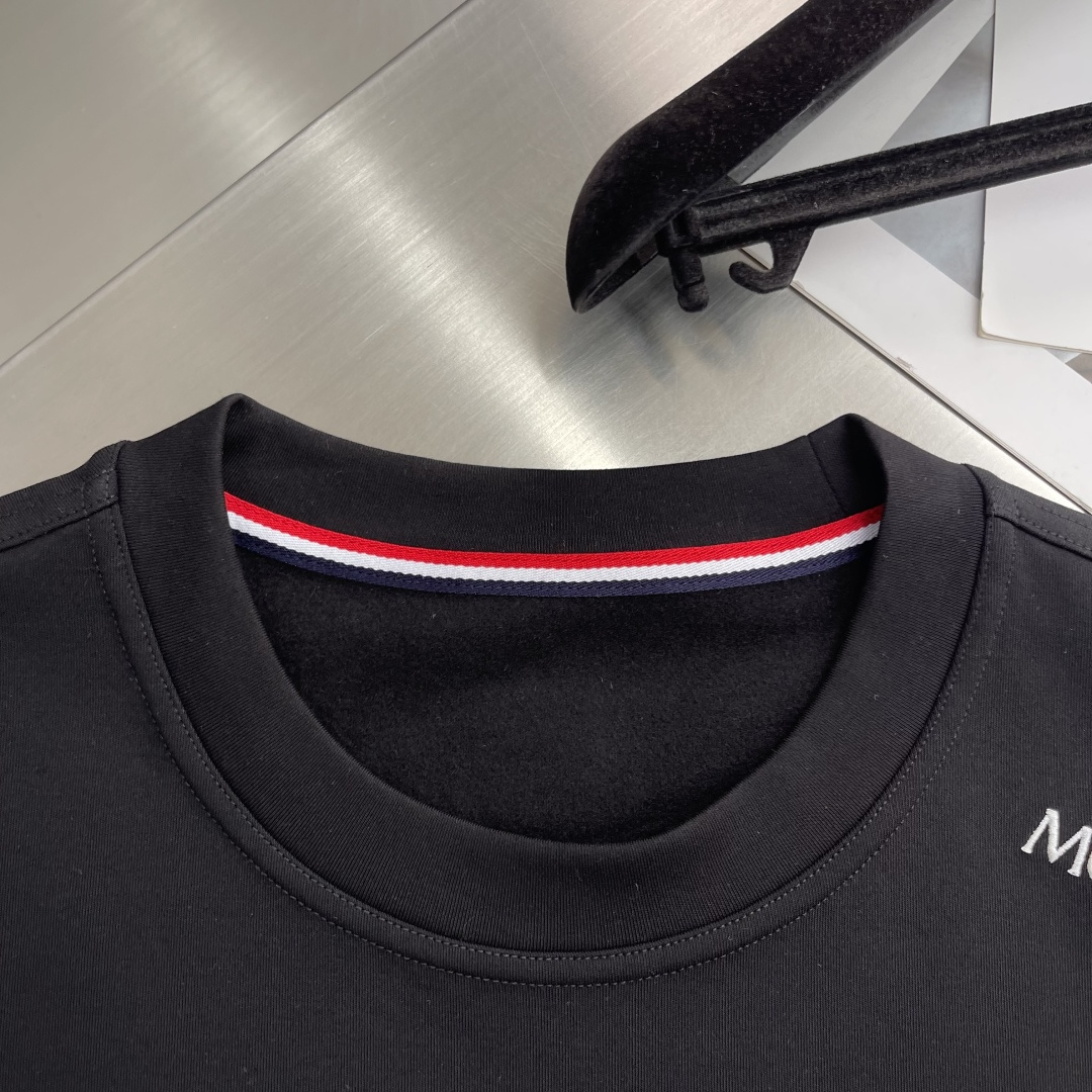 -mon 25秋冬打底衫 选用火焰绒面料 细腻柔软上身舒适简约 时尚适配商务、休闲等多种场合码数：48-