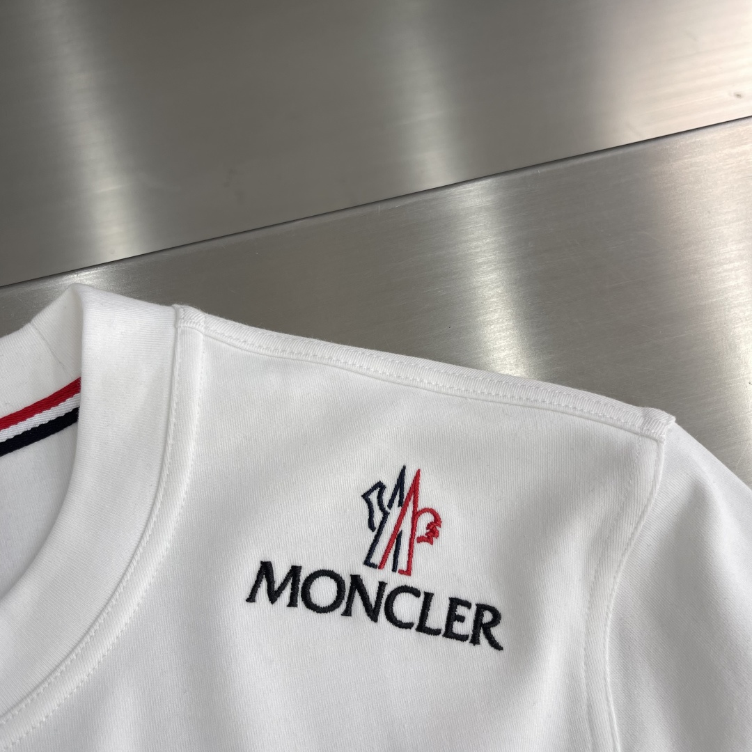 -mon 25秋冬打底衫 选用火焰绒面料 细腻柔软上身舒适简约 时尚适配商务、休闲等多种场合码数：48-