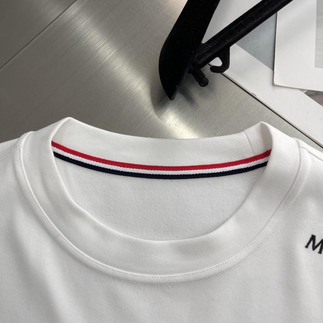 -mon 25秋冬打底衫 选用火焰绒面料 细腻柔软上身舒适简约 时尚适配商务、休闲等多种场合码数：48-