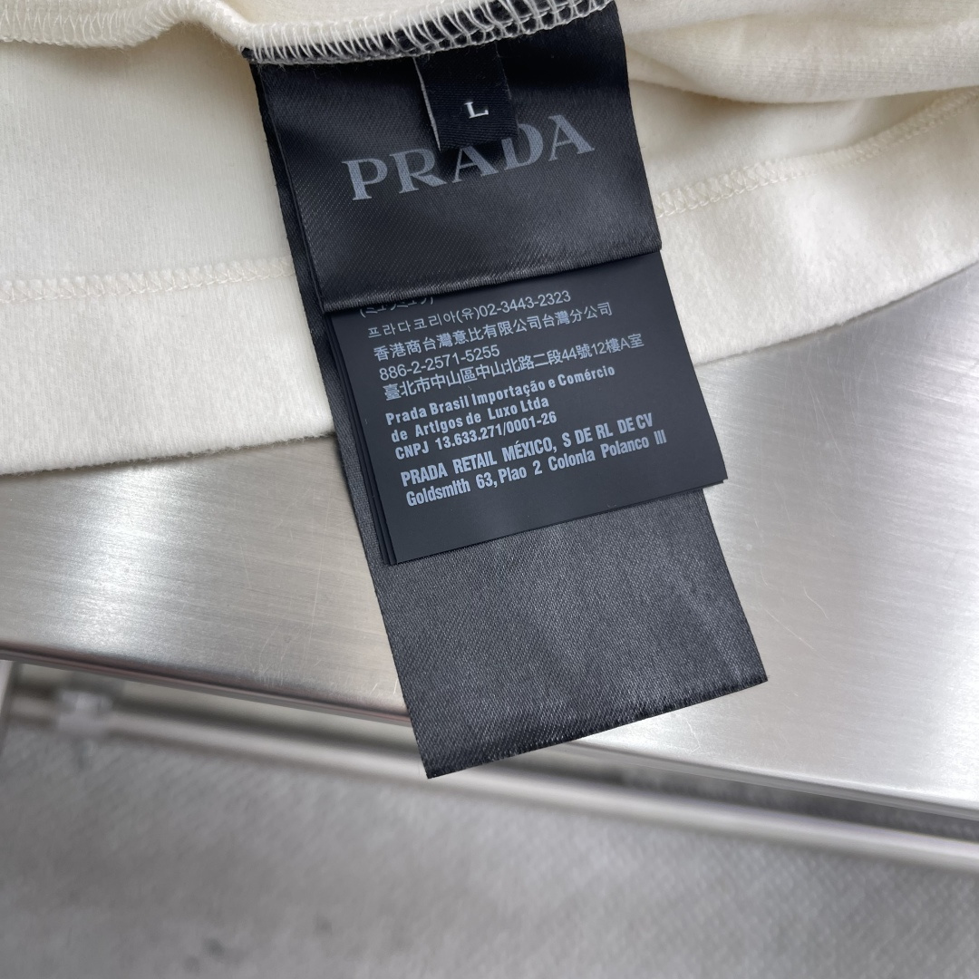 -PRAD 25秋冬打底衫 选用德绒小条 面料细腻柔软上身舒适 简约时尚 适配商务、休闲等多种场合 码数