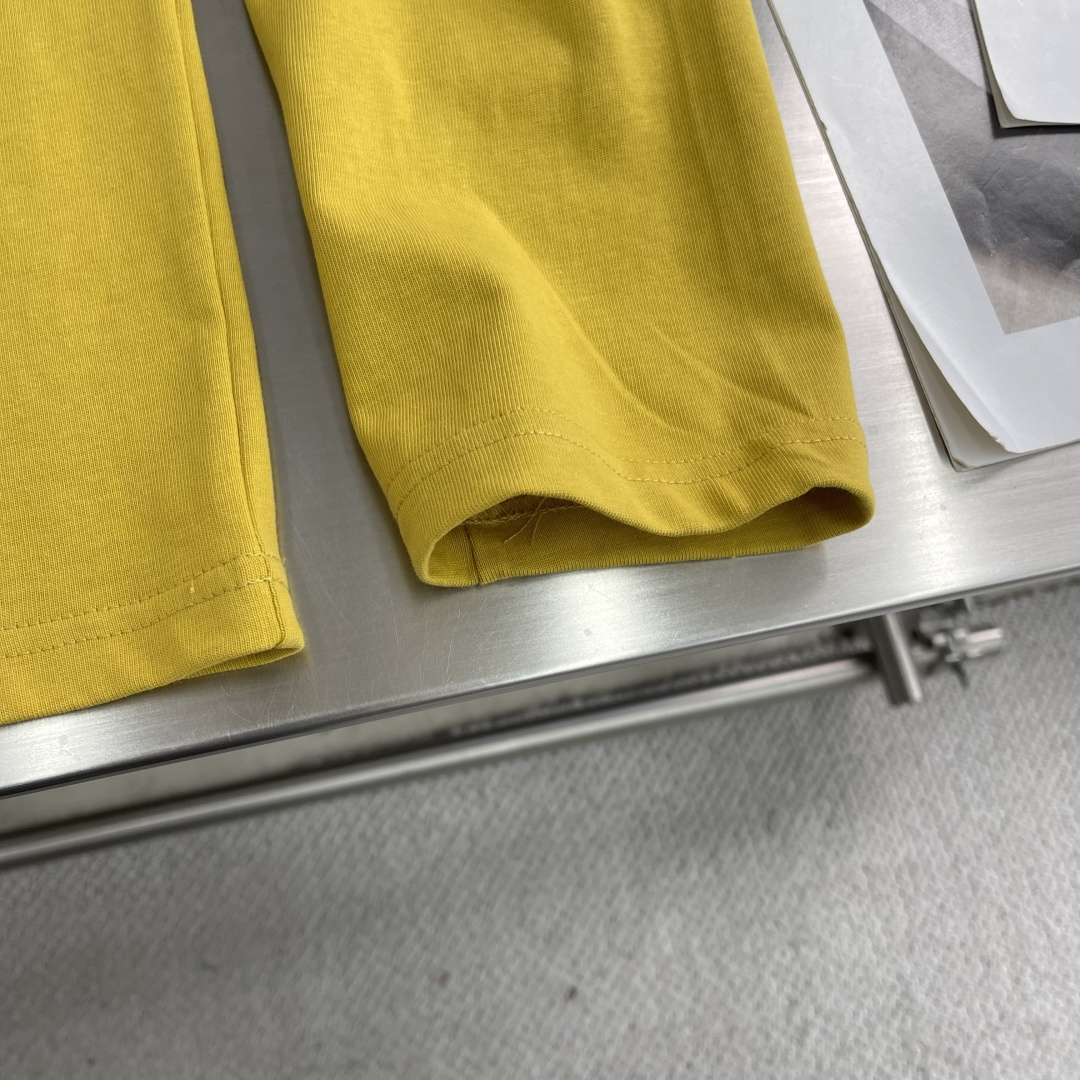 

-🐦 鸟家    2025FW长袖T恤  
小鸟字母LOGO明线拼接印花  
高端32s双纱280克