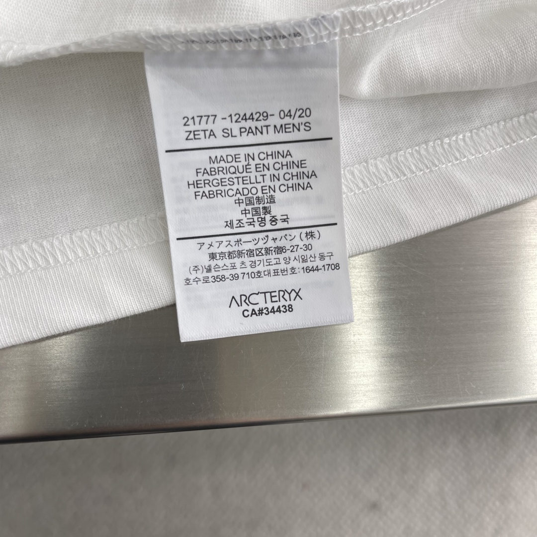 

-🐦 鸟家    2025FW长袖T恤  
小鸟字母LOGO明线拼接印花  
高端32s双纱280克