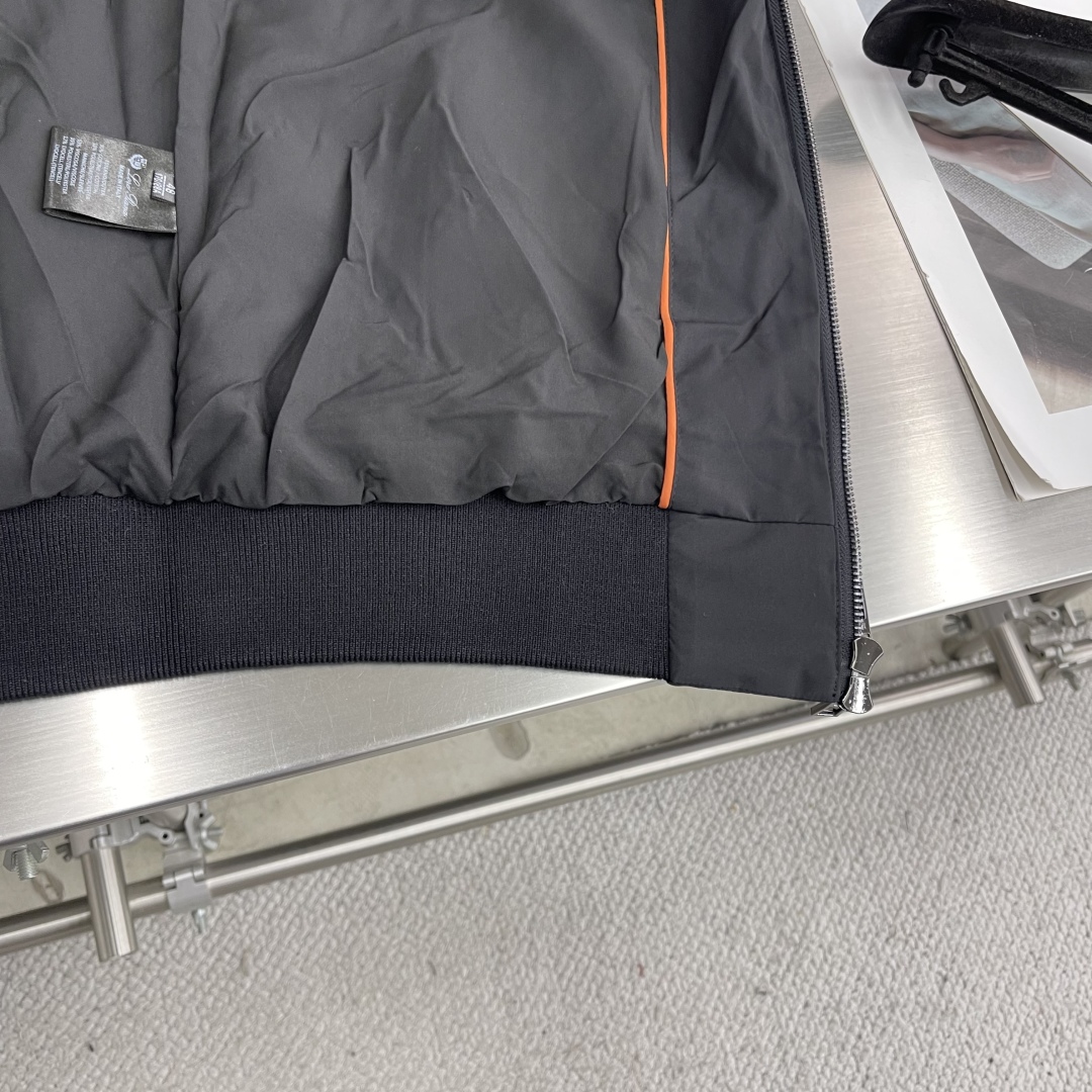-Loro Piana 25秋冬针织拼接休闲外套进口面料定制五金细节满满简约时尚适配商务、休闲等多种场合