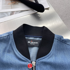 -Kiton 牛仔夹克——经典棒球服款式这款Kiton夹克采用优质100%纯棉面料,质地厚实且柔软 -Kiton 牛仔夹克——经典棒球服款式这款Kiton夹克采用优质100%纯棉面料,质地厚实且柔软