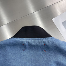 -Kiton 牛仔夹克——经典棒球服款式这款Kiton夹克采用优质100%纯棉面料,质地厚实且柔软 -Kiton 牛仔夹克——经典棒球服款式这款Kiton夹克采用优质100%纯棉面料,质地厚实且柔软