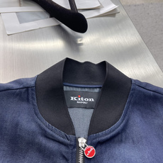 -Kiton 牛仔夹克——经典棒球服款式这款Kiton夹克采用优质100%纯棉面料,质地厚实且柔软 -Kiton 牛仔夹克——经典棒球服款式这款Kiton夹克采用优质100%纯棉面料,质地厚实且柔软