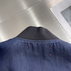 -Kiton 牛仔夹克——经典棒球服款式这款Kiton夹克采用优质100%纯棉面料,质地厚实且柔软 -Kiton 牛仔夹克——经典棒球服款式这款Kiton夹克采用优质100%纯棉面料,质地厚实且柔软