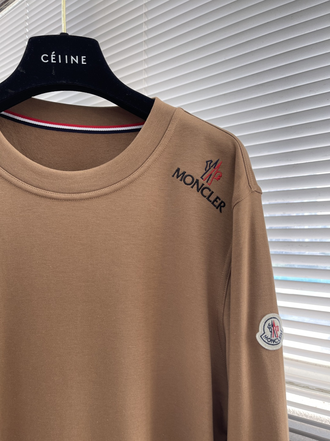 -mon 25秋冬打底衫 选用火焰绒面料 细腻柔软上身舒适简约 时尚适配商务、休闲等多种场合码数：48-