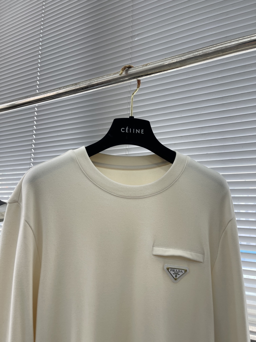 -PRAD 25秋冬打底衫 选用德绒小条 面料细腻柔软上身舒适 简约时尚 适配商务、休闲等多种场合 码数