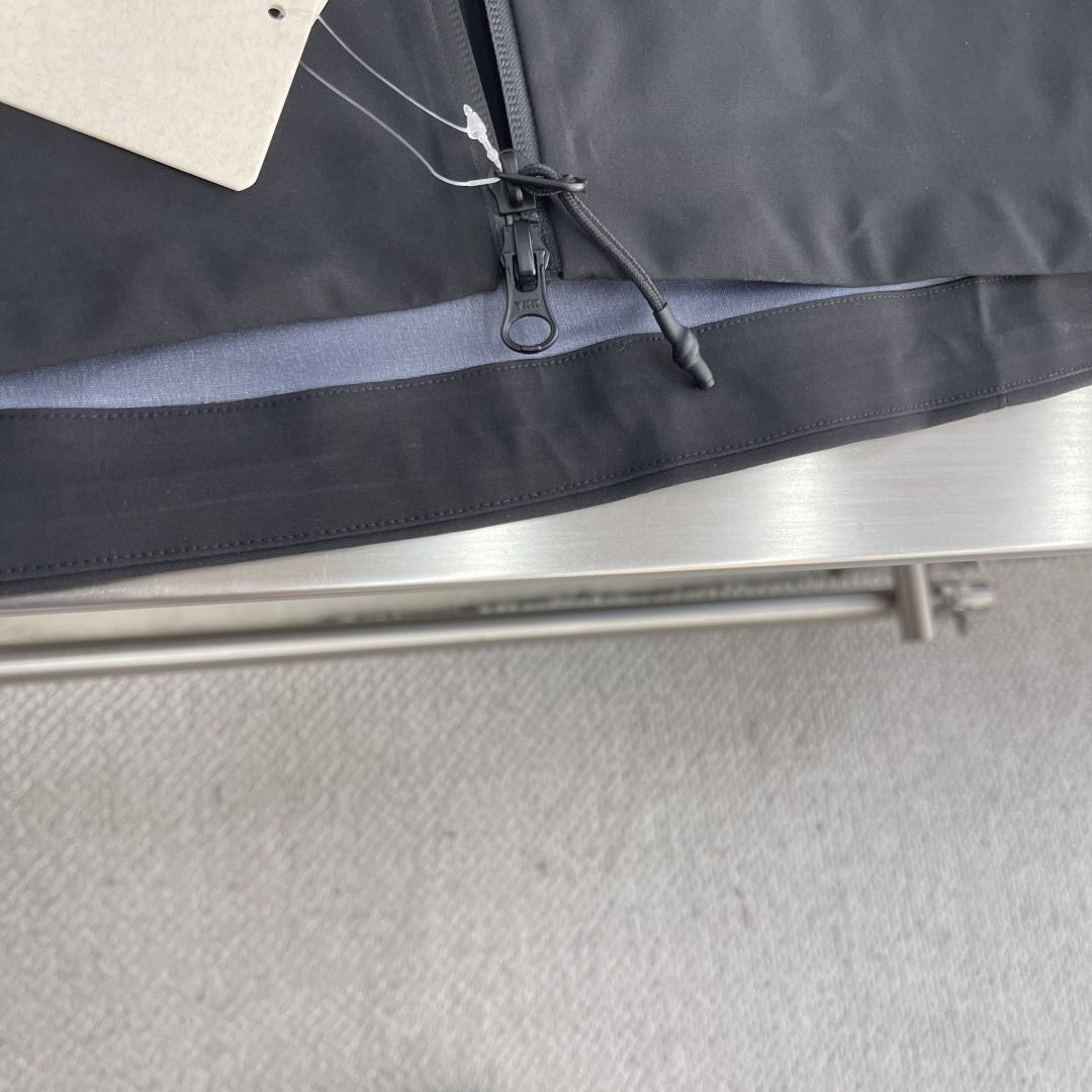  

-KOLON SPORT    1992 户外登山徒步运动外防水冲锋衣
采用GORE- TEX面料