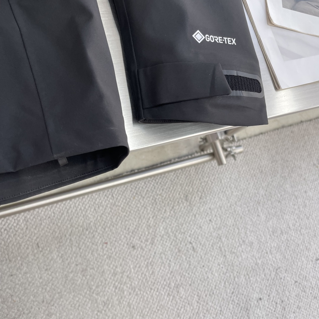  

-KOLON SPORT    1992 户外登山徒步运动外防水冲锋衣
采用GORE- TEX面料