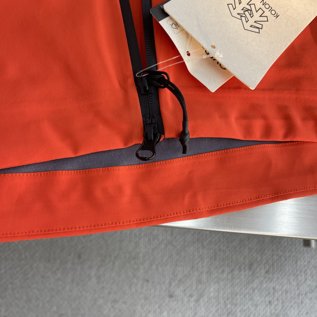  

-KOLON SPORT    1992 户外登山徒步运动外防水冲锋衣
采用GORE- TEX面料